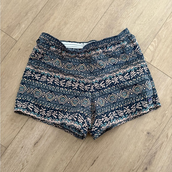 Patagonia Pants - Patagonia Women's Barley Baggy Patterned Shorts - medium
